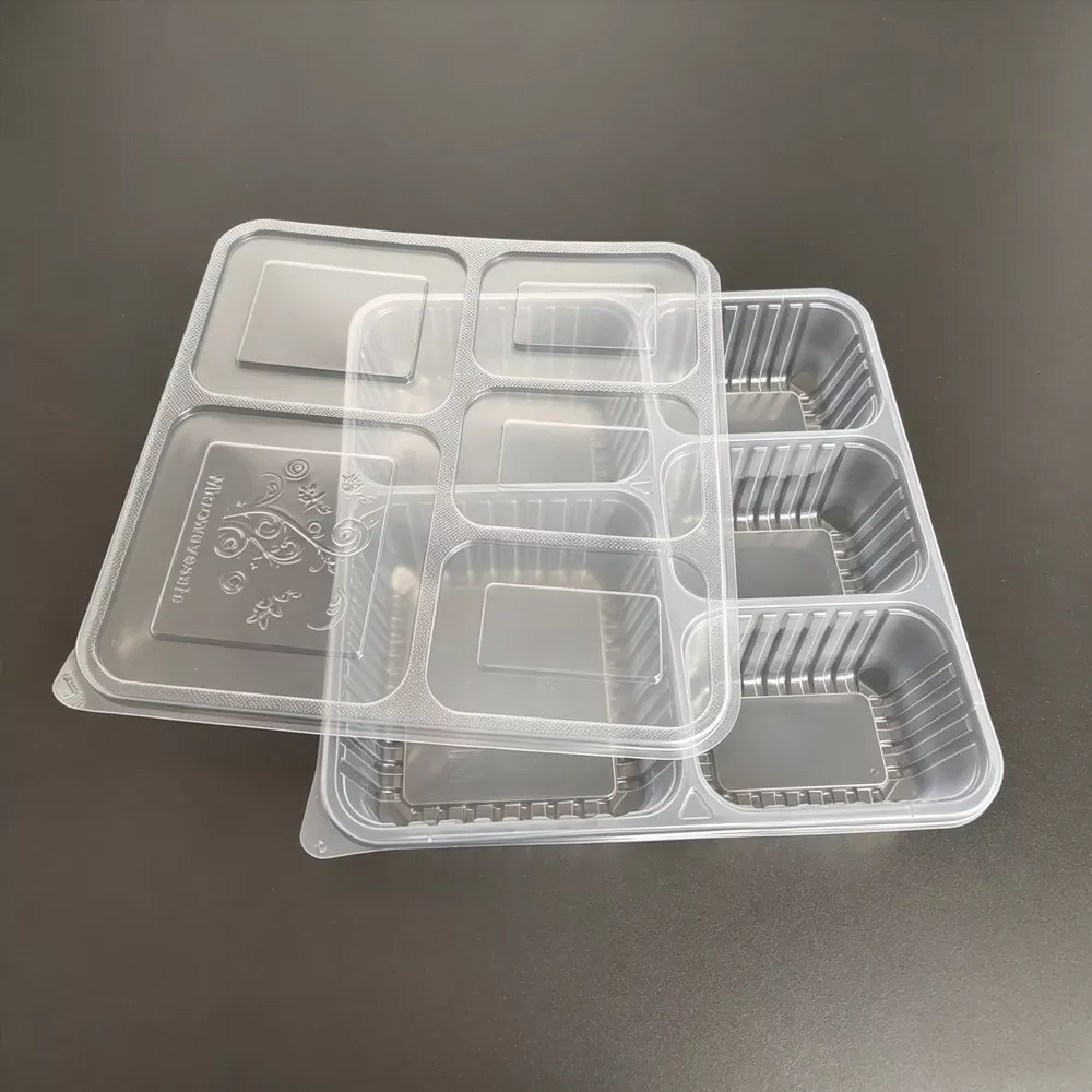 Opakovaně použitelný plastový obědový box s přihrádkami